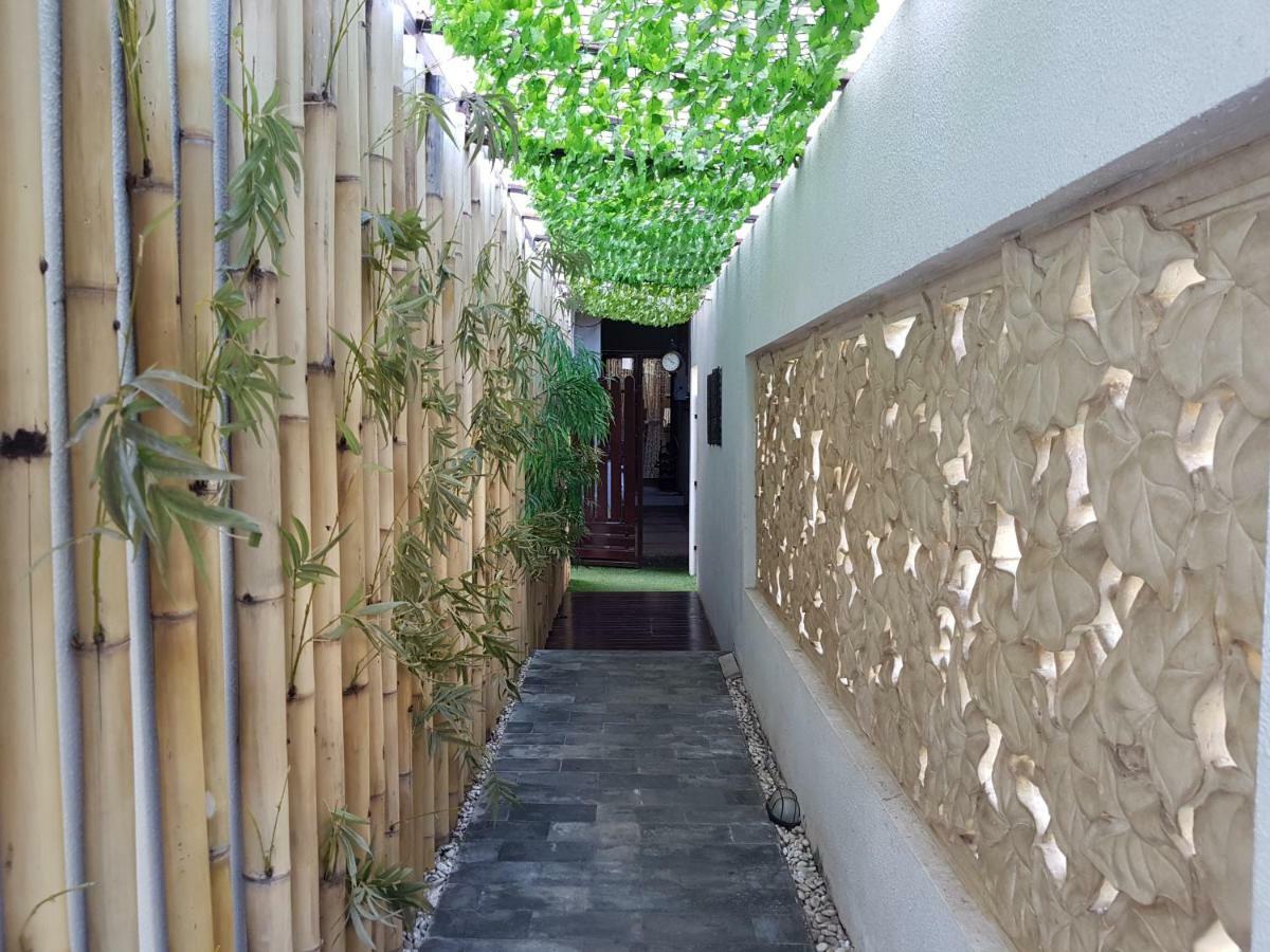 Narisha Guesthouse Kupang  Exterior foto